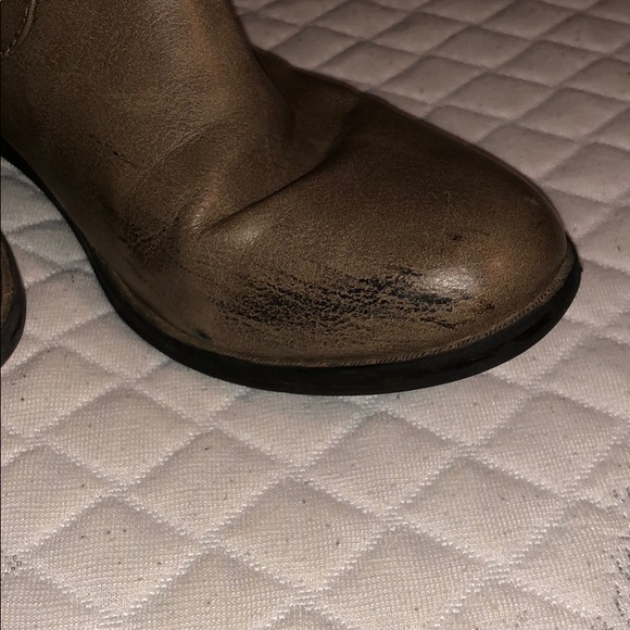 Boots - Picture 4 of 5